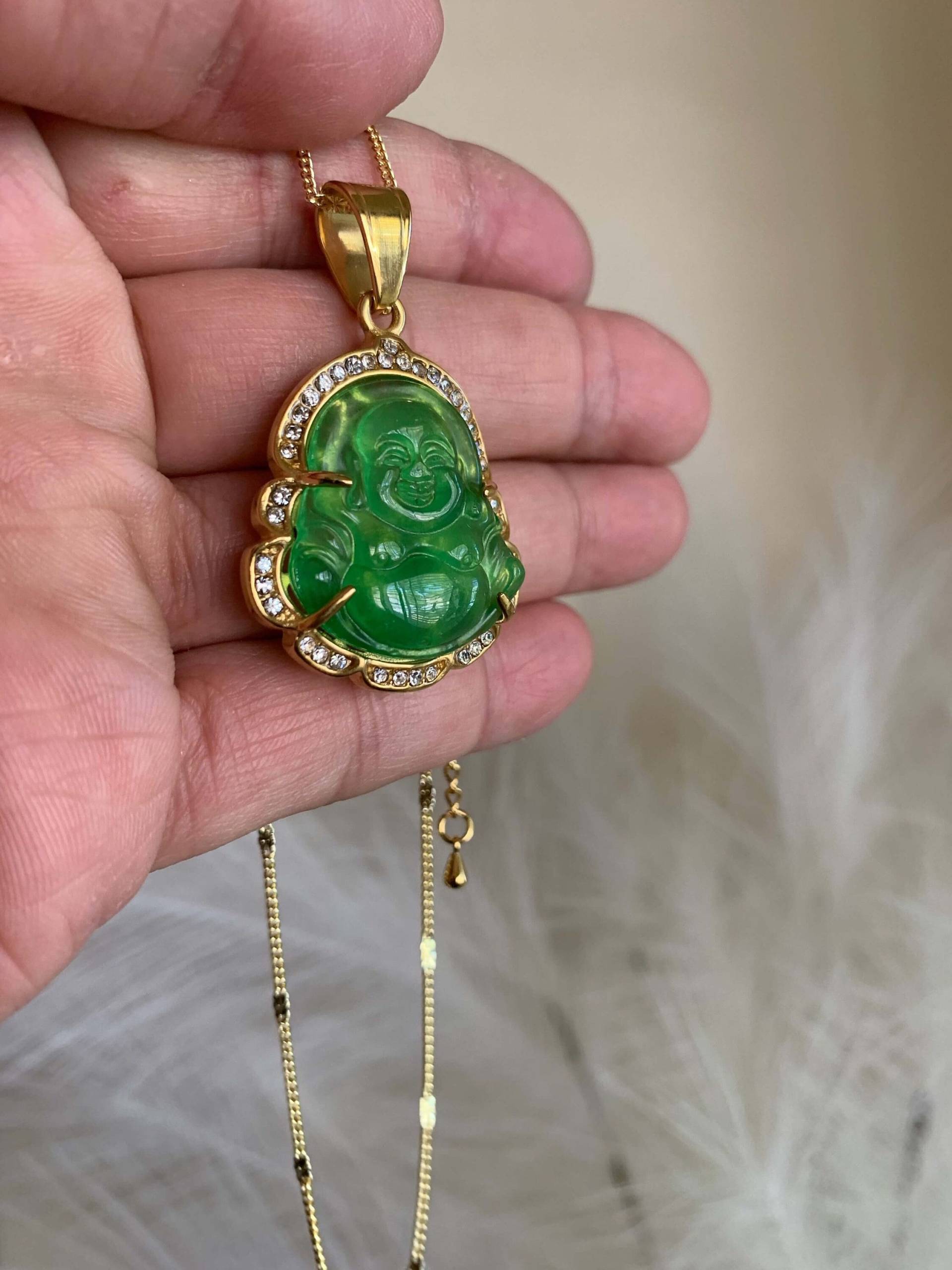 Wunderschöner Smaragdgrüner Jade Buddha Anhänger 18K Vergoldet Halskette Echte Reichtum Glück Schutz Wohlbefinden Geschenk Für Sie von Joymagtherapy