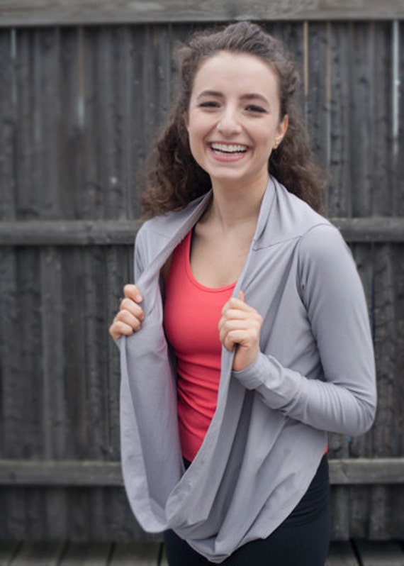 Graue Infinity Bolero Achselzucken Mit Langen Ärmeln Und Daumenlöchern Graue Infinity Bolero Achselzucken Mit Langen Ärmeln Und Daumenlöchern von Jqlovesu