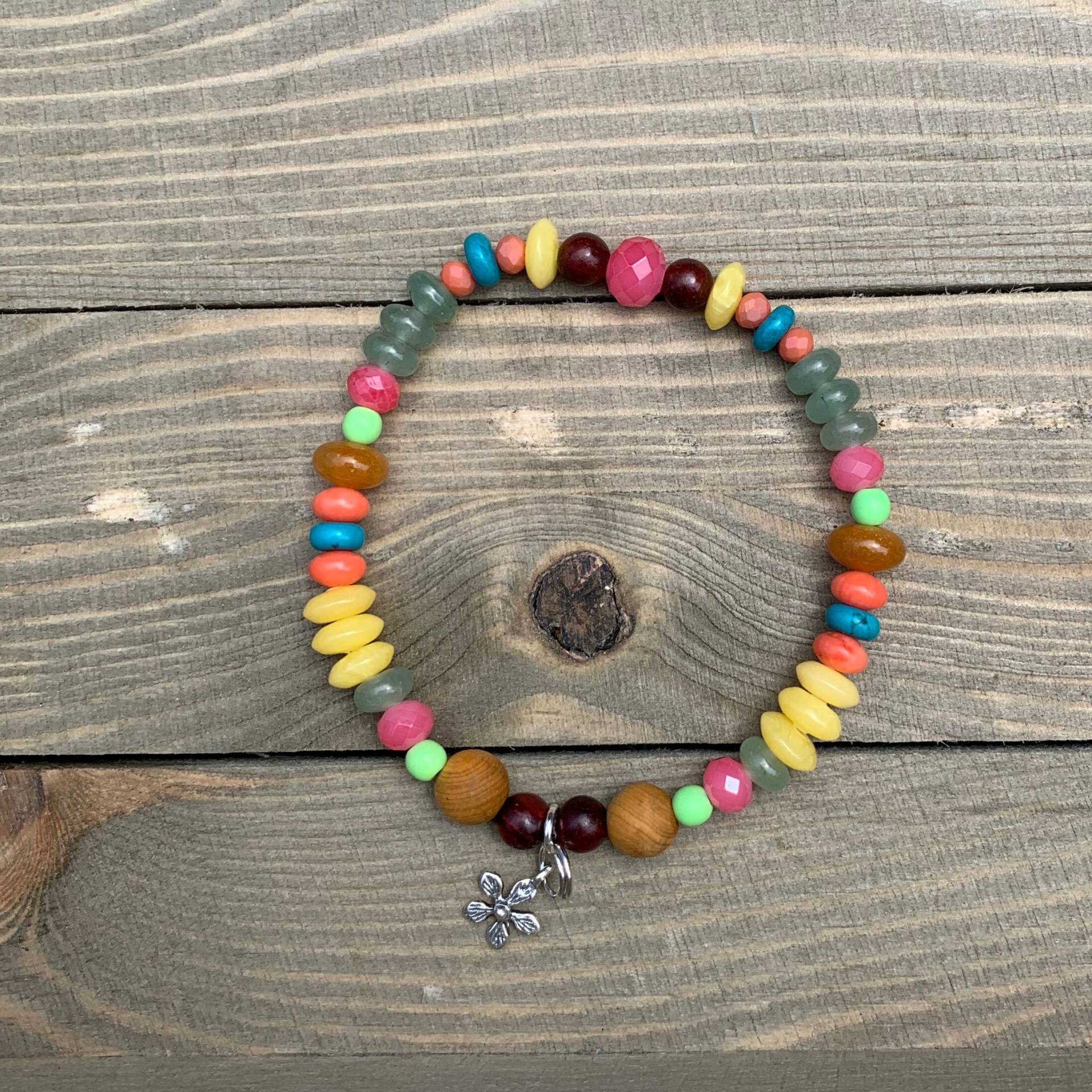 Buntes Perlenarmband Mit Sterlingsilber-Blumenanhänger | Optional Oder Kann Charme Anpassen von JsColorfulCreations