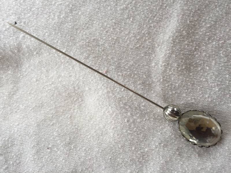 Viktorianisch Inspirierte Vintage Cabachon Cut Glas Strass Stickpin Hut Pin Vanity Viktorianisch Inspirierte Vintage Cabachon Cut Glas Strass Stickpin Hut Pin Vanity von JsJewelryandStuff