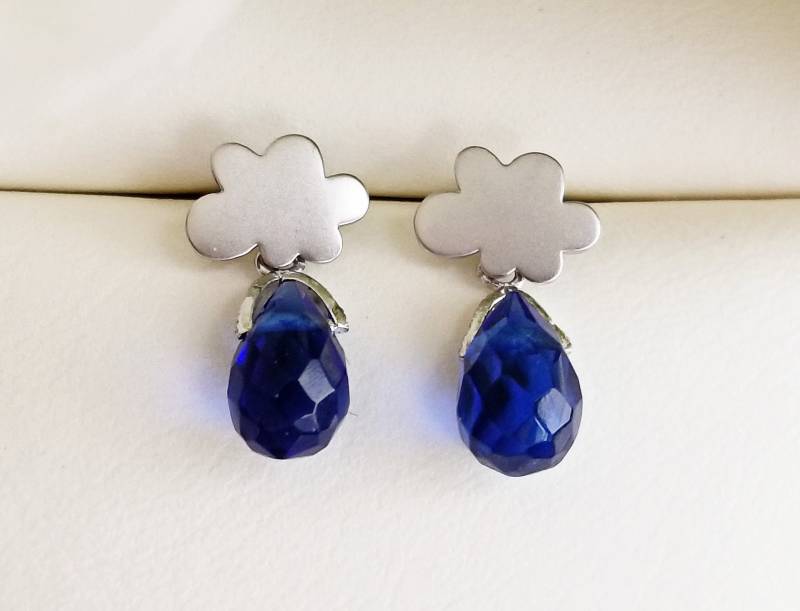 Blaue Quarz Facettierte Briolettes Mit Niedlichen Wolke Silber Ohrstecker~Regen Tropfen Blaue Quarz Facettierte Briolettes Mit Niedlichen Wolke Silber Ohrstecker~Regen Tropfen von JsVibrantCreations