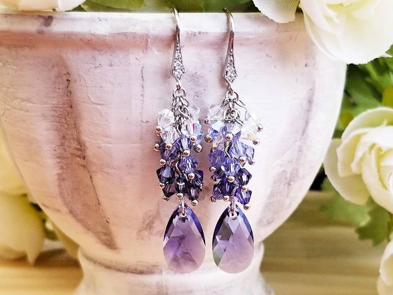 Lila Tanzanite Crystallized ™ - Swarovski Elements Teardrop Cascade Cluster Ohrringe Mit Cubic Zirconia Verzierten Silberohrhaken ~ von JsVibrantCreations