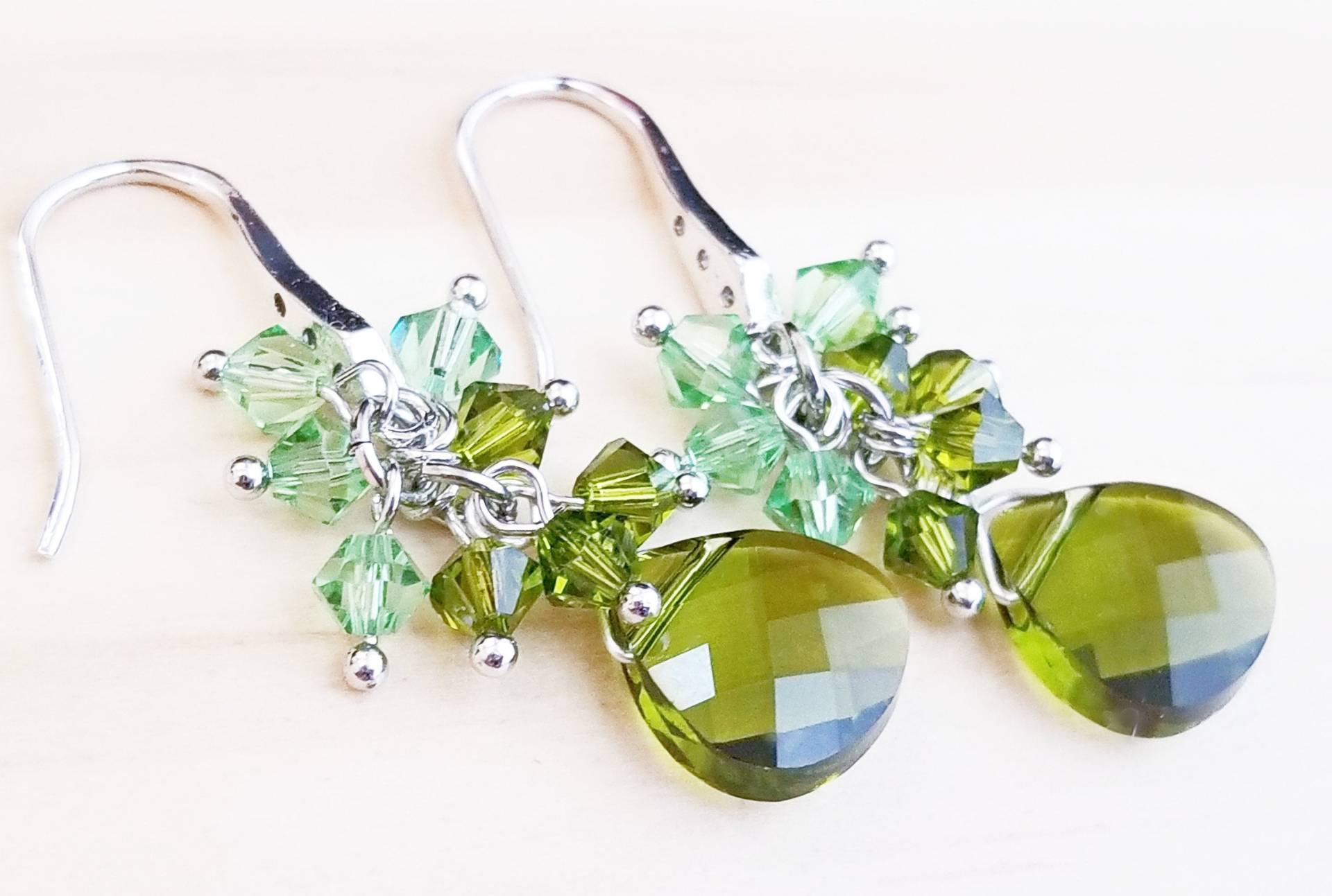 Olivine Flache Briolette Kristallcluster Kaskade Silber Ohrhänger Ohrringe~Swarovski Elements~Hochzeit~Bräute~Brautjungfer~Geschenk Für Sie~ Olivine Flache Briolette Kristallcluster Kaskade Silber Ohrhänger Ohrringe~Swarovski Elements~Hochzeit~Bräute~Brautjungfer~Geschenk Für Sie~ von JsVibrantCreations
