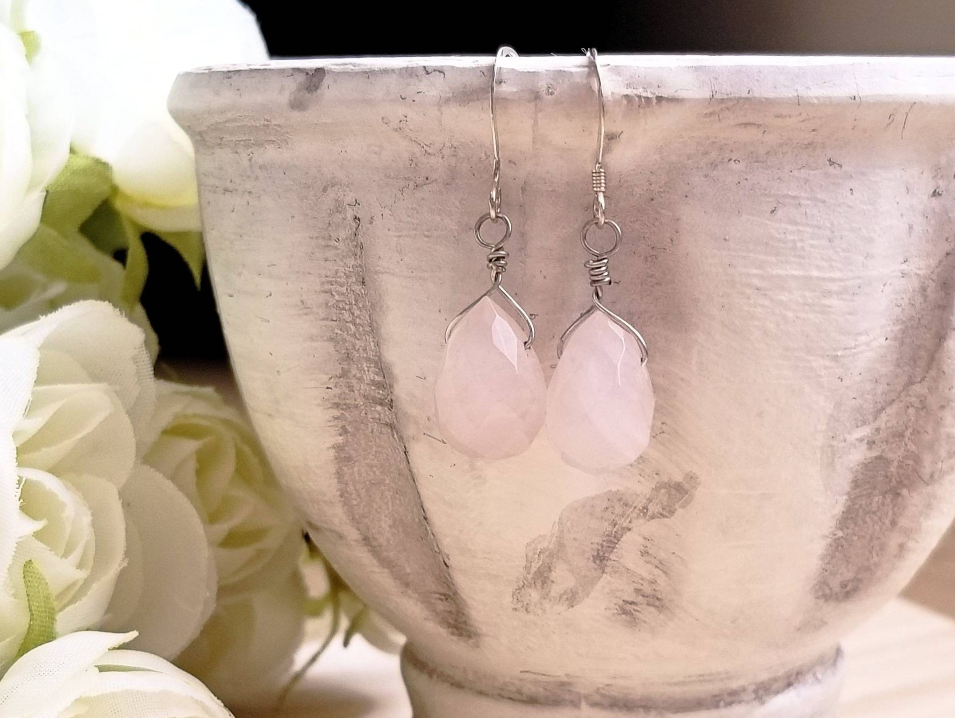 Rosa Rosenquarz Facettierte Brioletten Sterling Silber Ohrringe~Hellrosa~Hellrosa~Geschenk Für Sie~Edelstein Ohrringe Rosa Rosenquarz Facettierte Brioletten Sterling Silber Ohrringe~Hellrosa~Hellrosa~Geschenk Für Sie~Edelstein Ohrringe von JsVibrantCreations