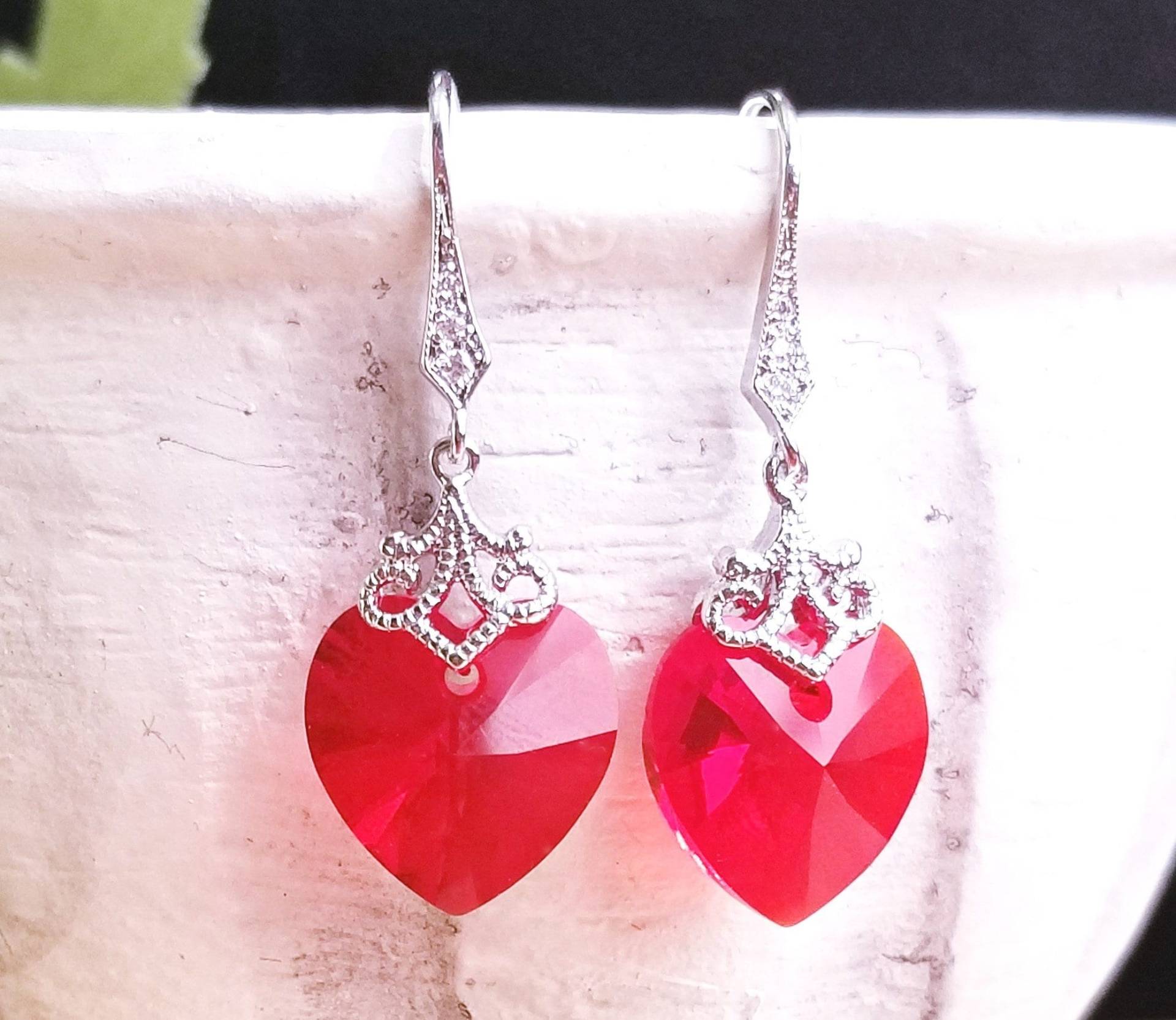 Rotes Siam Herz Kristall Silber Ohrringe~Crystallized™ - Swarovski Elements~Valentinstag~Hochzeit~Weihnachten~ von JsVibrantCreations