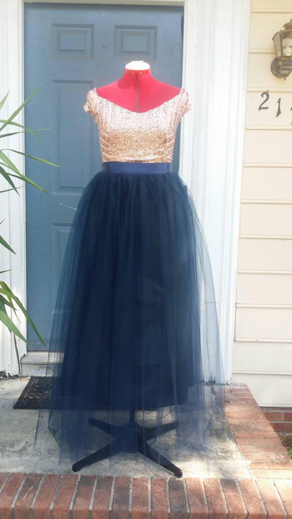 Blush Pailletten Und Navy Tüllkleid Blush Pailletten Und Navy Tüllkleid von JsuisDesigns