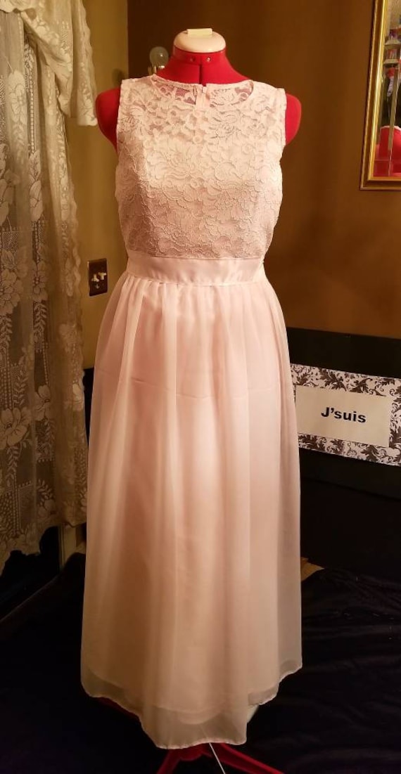 Erröten Spitze Und Chiffon Kleid Erröten Spitze Und Chiffon Kleid von JsuisDesigns