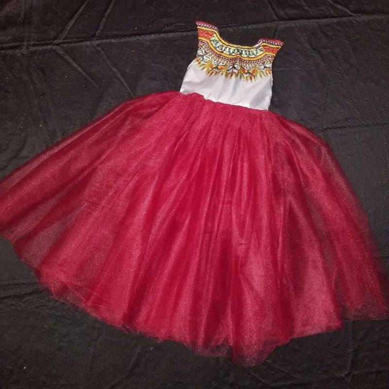 Graues Kleid Mit Demhiki-Print von JsuisDesigns