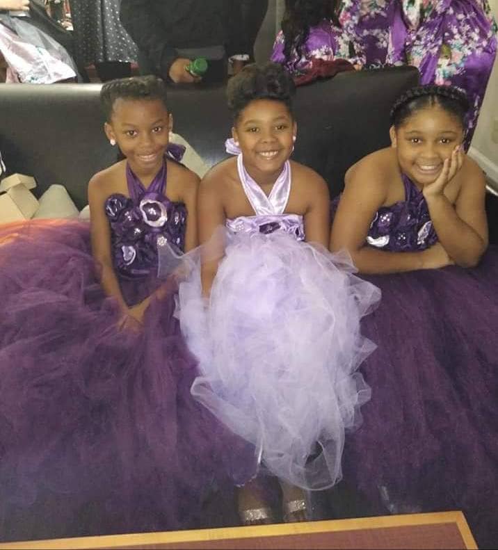 Satin Blume Und Tüll Neckholder Tütü Kleid Satin Blume Und Tüll Neckholder Tütü Kleid von JsuisDesigns