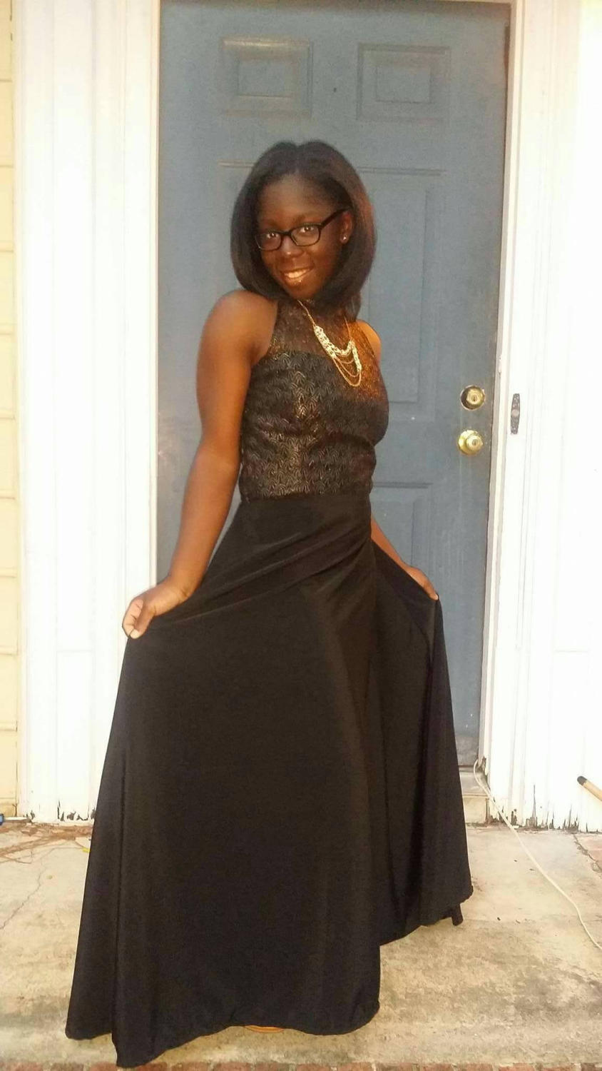 Schwarz-Goldenes Spitzenkleid Schwarz-Goldenes Spitzenkleid von JsuisDesigns