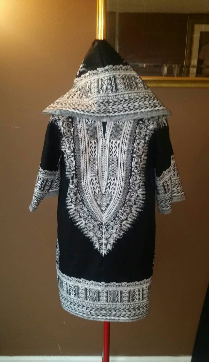 Schwarz-Weißer Dashiki Hoodie Schwarz-Weißer Dashiki Hoodie von JsuisDesigns
