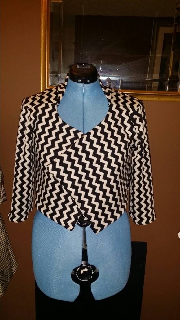 Schwarz-Weißer Zickzack Blazer Schwarz-Weißer Zickzack Blazer von JsuisDesigns