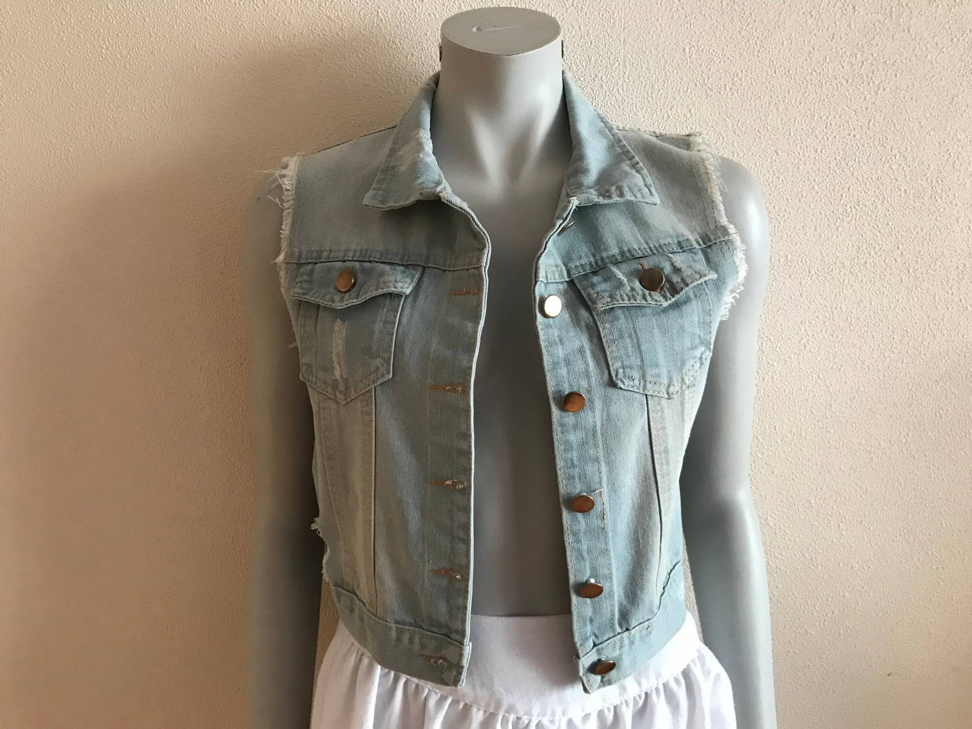 Damen Weste Jeansweste Blaue Jeans Metallknöpfe Country Western Boho Ärmellose Jeansjacke Kleine Größe von JuJuVintageFinds