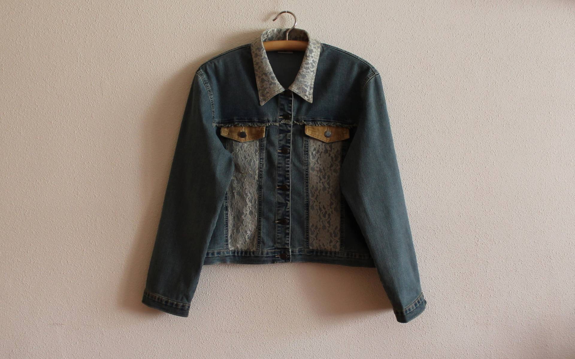 Jeansjacke Damenjacke Classic Blue Damen Jean Western Spitze Borte Metallknopf Hoch Langarm Medium Size von JuJuVintageFinds