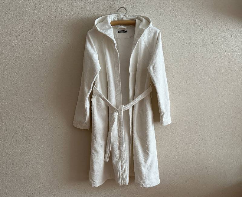 Marimekko Bademantel Weiß Unikko Morgenmantel Maija Isola Robe Nachtmantel Langarm Mit Kapuze Und Gürtel Mittlere Bis Große Größe von JuJuVintageFinds