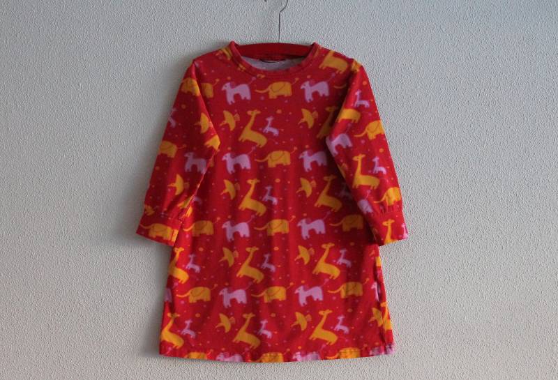 Marimekko Kleid Mädchenkleid Langarmkleid Mika Piirainen Rot Baumwolle Jersey Tunika Gr. 104/110 von JuJuVintageFinds