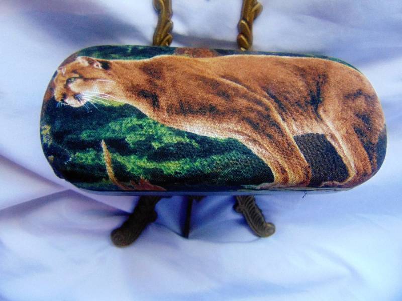 Handgefertigtes Brillenetui Aus Hartleder, Design Unisex, Modedesigner von JuLLuJ