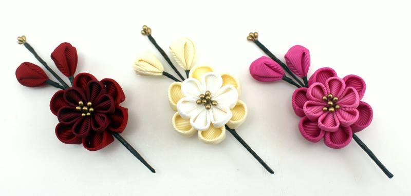 Handgemachte Kanzashi Blumen Brosche Anstecknadel Ripsband Handgemachte Kanzashi Blumen Brosche Anstecknadel Ripsband von JuLVa