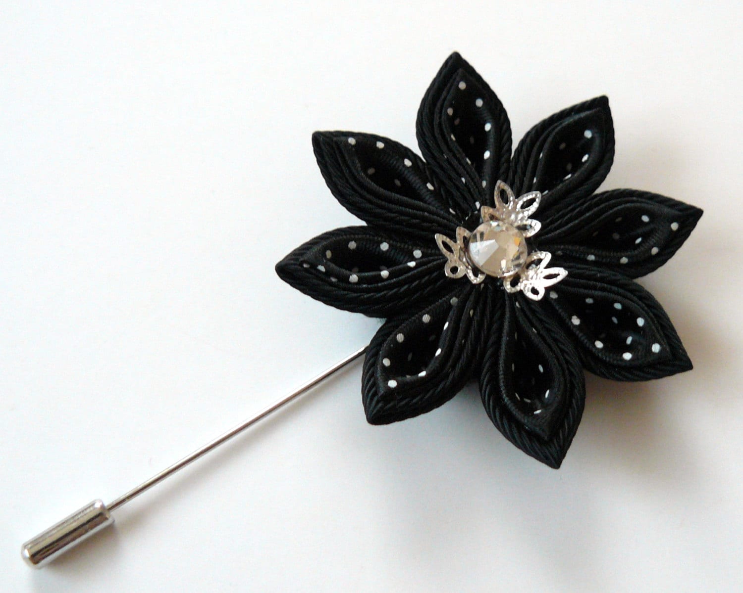 Kanzashi Blumen Brosche Anstecknadel Schwarz & Weiss Kanzashi Blumen Brosche Anstecknadel Schwarz & Weiss von JuLVa