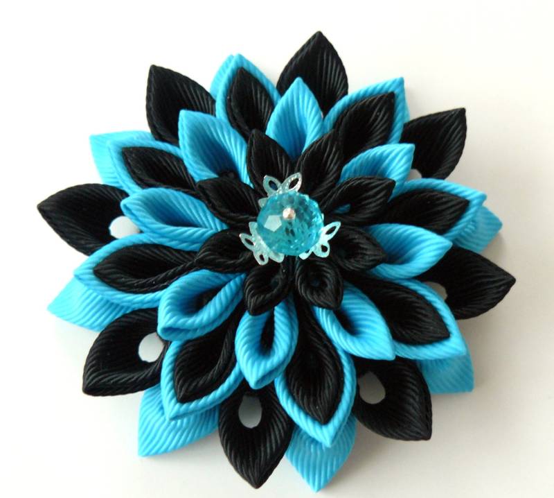Kanzashi Blumen Brosche Schwarz & Türkis Ripsband Kanzashi Blumen Brosche Schwarz & Türkis Ripsband von JuLVa