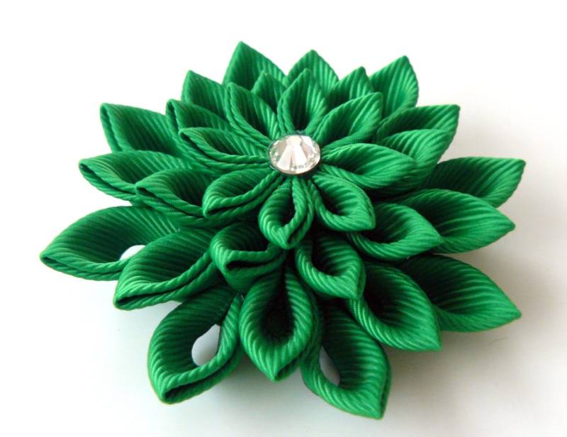 Smaragd Grüne Kanzashi Blumen Brosche Handgemachte Ripsband Anstecknadel von JuLVa