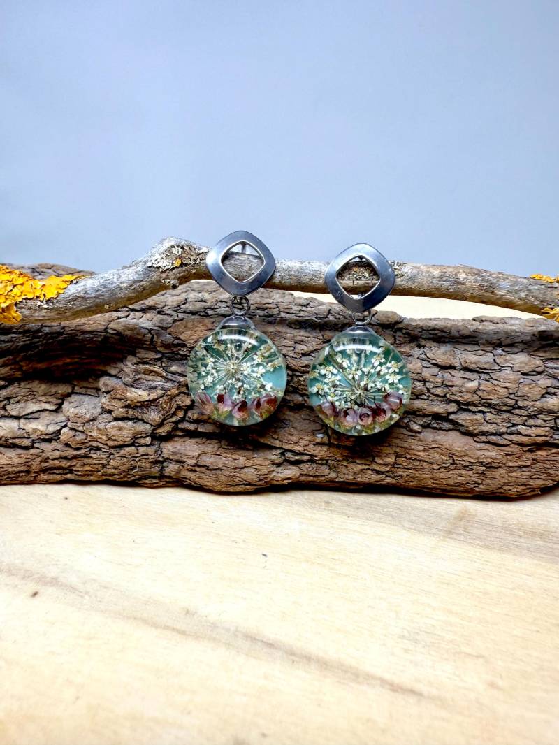 Edelstahl Ohrringe Mit Echter Wilden Möhre Und Heidekraut von JuLieSchmuckdesign