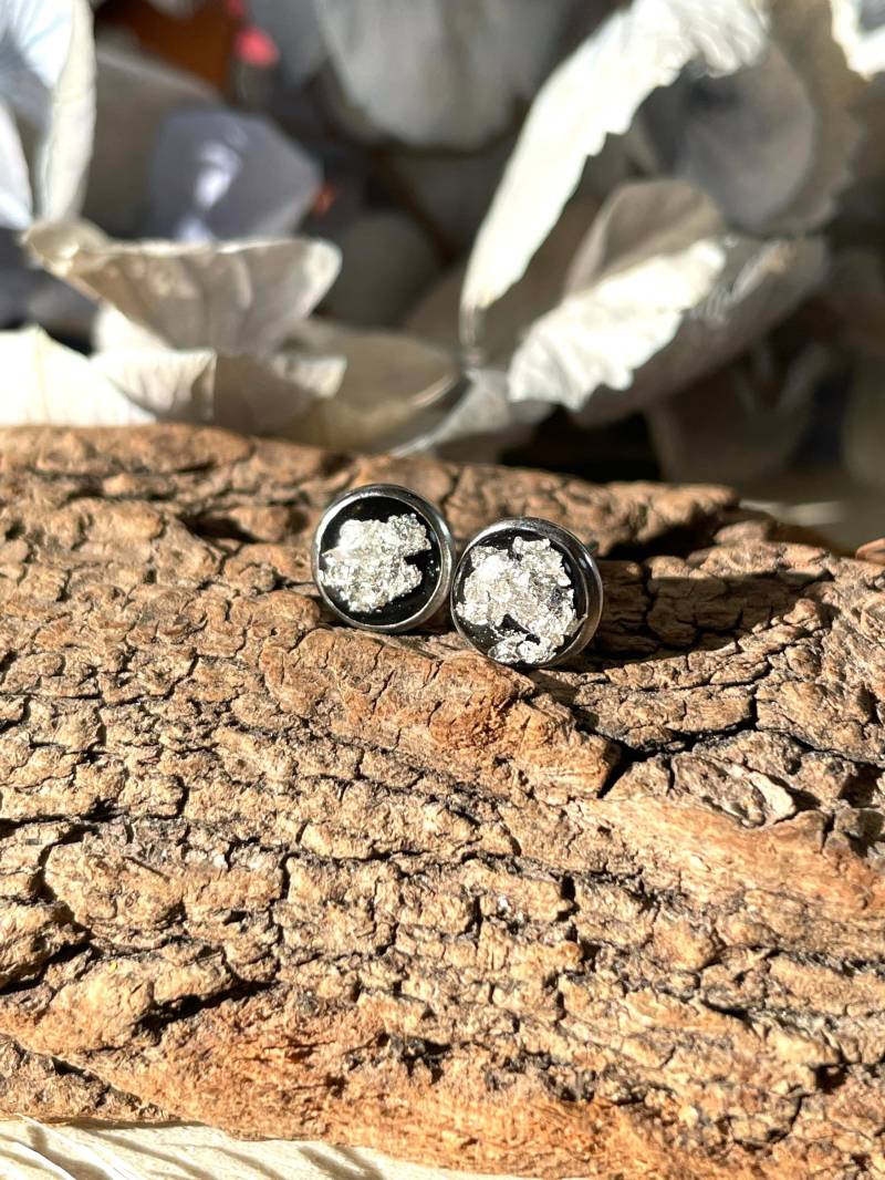 Mini Ohrstecker Schwarz Mit Echtem Blattsilber 6mm von JuLieSchmuckdesign