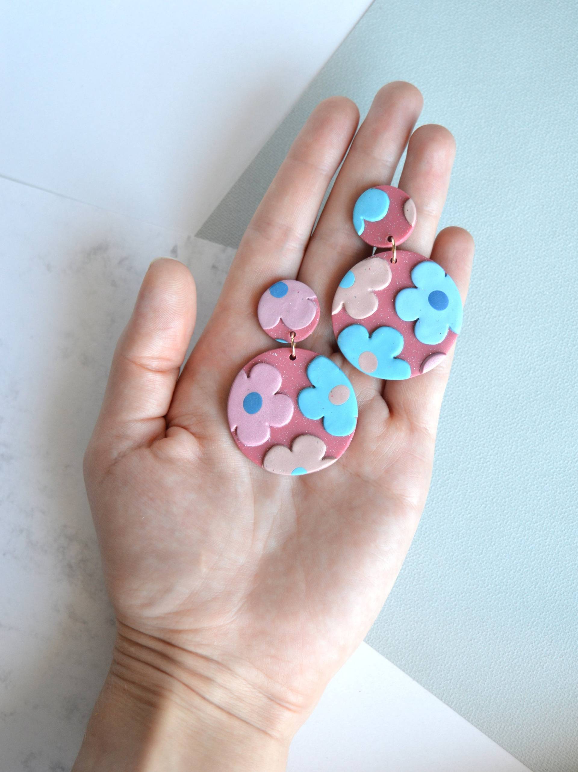 Blumige Ohrringe Aus Polymer Clay Funky Mismatched Sommer Schmuck Blumige Ohrringe Aus Polymer Clay Funky Mismatched Sommer Schmuck von JuMaHandmades