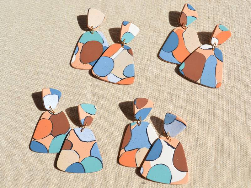 Mutige Abstrakte Ohrringe in Bunten Erdigen Terracotta-Tönen Mit Patches von JuMaHandmades