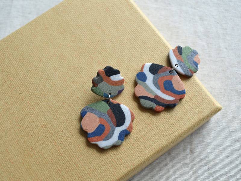 Handgefertigte Ohrringe Aus Polymer Clay Bunte Wirbel Ohrstecker von JuMaHandmades