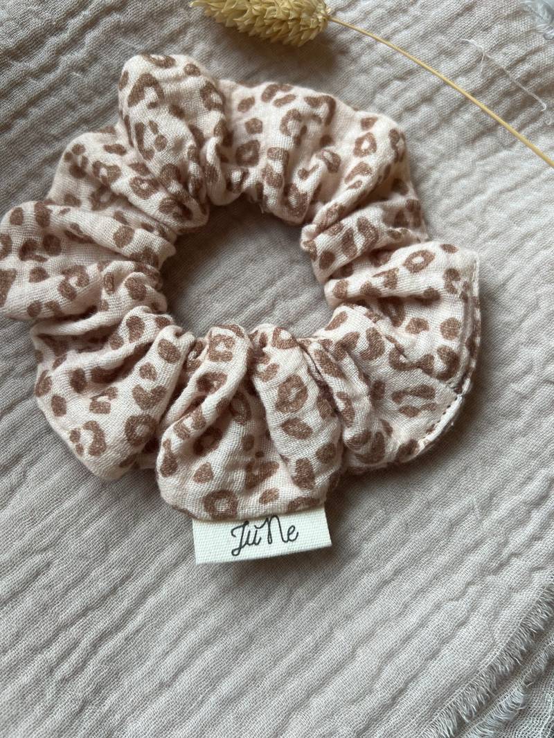 Scrunchie Leo Beige von JuNemadewithlove