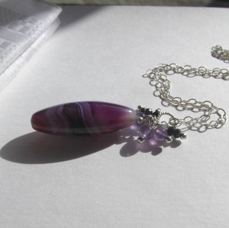 Gebänderter Lila Onyx-Achat Amethyst Schwarzer Spinell Anhänger, Echte Edelsteine Als 925 Sterling Silber, Einzelstück Gestreift Gebänderter Lila Onyx-Achat Amethyst Schwarzer Spinell Anhänger, Echte Edelsteine Als 925 Sterling Silber, Einzelstück Gestreift von JuanDelRioDesigns