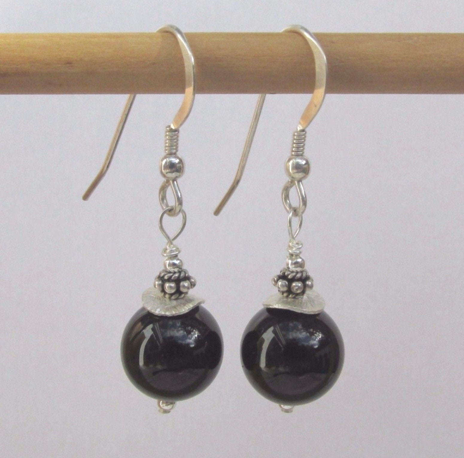 Schwarze Onyx Ohrringe, 925 Sterling Silber, Vintage-Antik-Stil, Runde Achat Edelstein Boho Gothic Statement Ohrringe Schwarze Onyx Ohrringe, 925 Sterling Silber, Vintage-Antik-Stil, Runde Achat Edelstein Boho Gothic Statement Ohrringe von JuanDelRioDesigns
