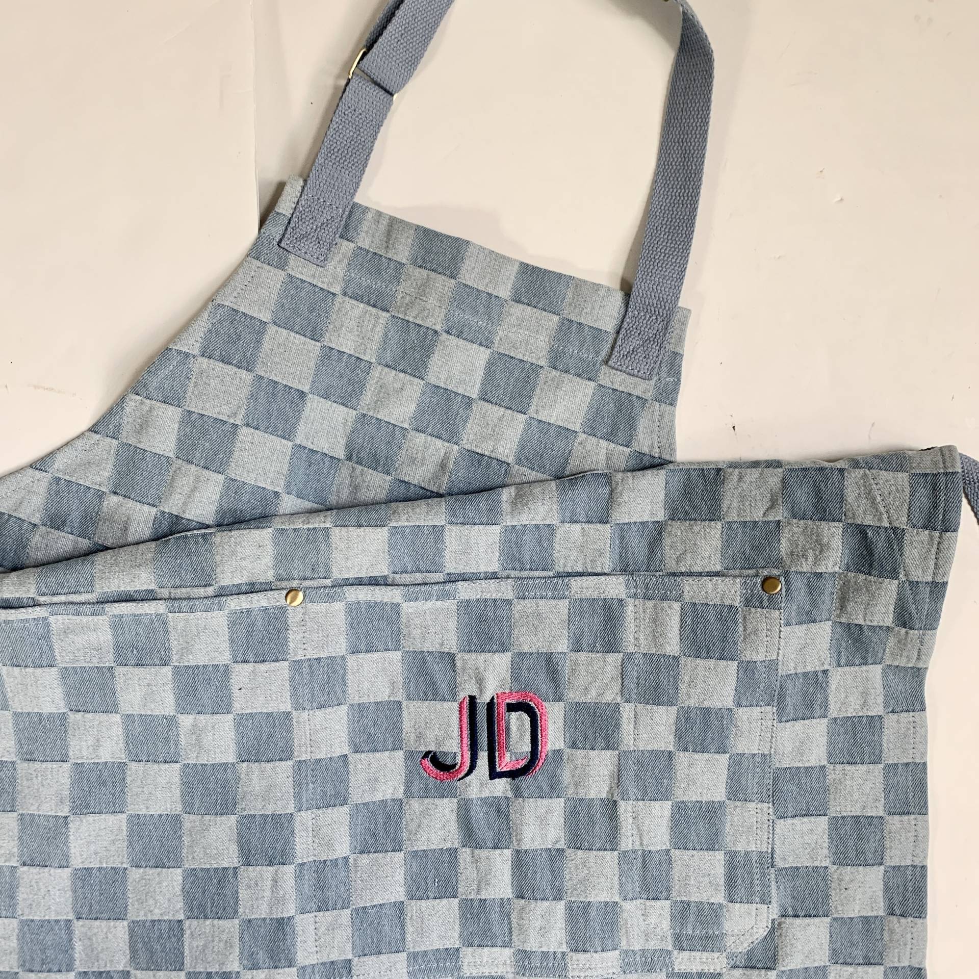 Individuell Gestickte Karierte Denim-Schürze Schürze Mit Monogramm Für Erwachsene Individuell Gestickte Karierte Denim-Schürze Schürze Mit Monogramm Für Erwachsene von JubiGiftsbyJulia