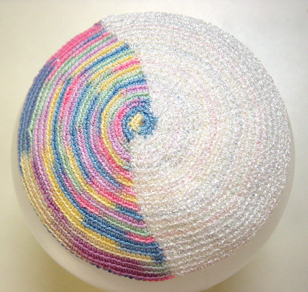 Multi Color Hand Crochet Kippa Von Molly Für Damen von JudaicaArtByMolly