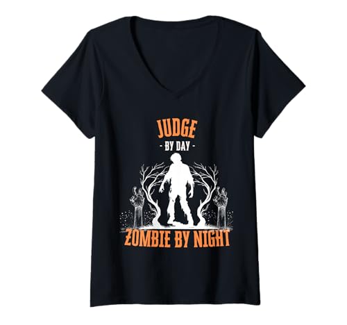 Damen Judge by Day Zombie by Night Lustiges Halloween-Gruseliges T-Shirt mit V-Ausschnitt von Judge Halloween Career Costumes