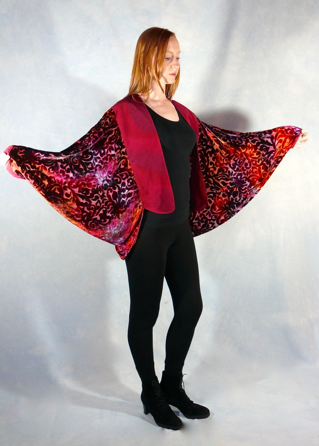 Devore Samt Rubinroter Urlaub Schmetterling Jacke Devore Samt Rubinroter Urlaub Schmetterling Jacke von JudiStackArtwear