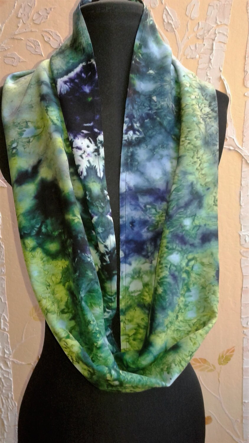 Infinity Circular Ice Dyed Rayon Scarf in Lime, Sapphire Blue, Midnight Forest Green, Emerald Deep Purple & Black Infinity Circular Ice Dyed Rayon Scarf in Lime, Sapphire Blue, Midnight Forest Green, Emerald Deep Purple & Black von JudiStackArtwear