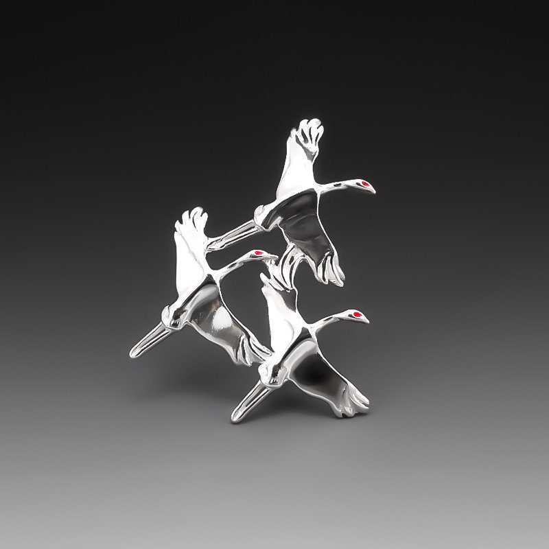 Kranich Im Flug Pin Kranich, Vogel Schmuck, Silber Vogelzug, Im Flug, Symbolik, Portofrei Kranich Im Flug Pin Kranich, Vogel Schmuck, Silber Vogelzug, Im Flug, Symbolik, Portofrei von JudieGummDesigns