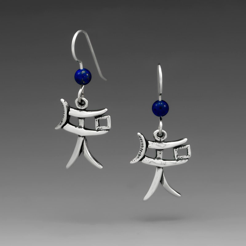 Weisheit Ohrringe, Lapis, Kanji, Sterling Silber Lapis Lazuli, Symbolik, Japanisch, Abschlussfeier, Eulen Schmuck, Kostenloses Porto Weisheit Ohrringe, Lapis, Kanji, Sterling Silber Lapis Lazuli, Symbolik, Japanisch, Abschlussfeier, Eulen Schmuck, Kostenloses Porto von JudieGummDesigns