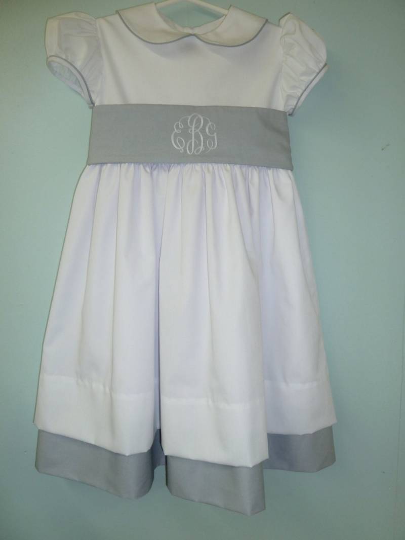 Mitte Kleid Joch Mit Monogramm Schärpe von JudyGranthamDesigns