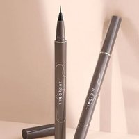 Judydoll - Slim Liquid Eyeliner - 2 Precision Ultra-Fine Colours #C01 Crimson Mary - 0.5ml von Judydoll