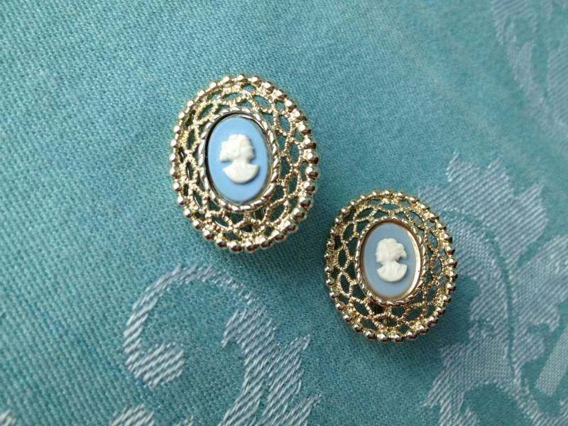 Sarah Coventry Vintage Filigree Blau Silber Cameo Ohrclips von JudysVintageCorner