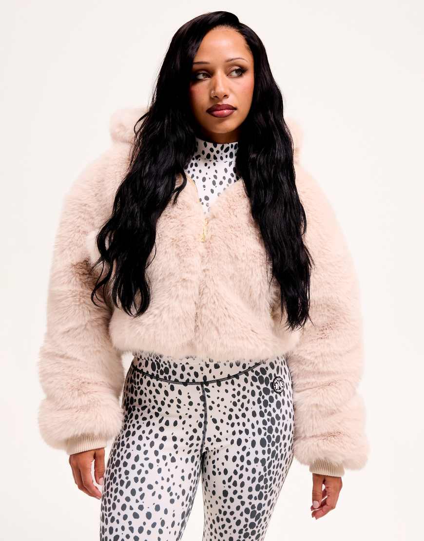 Juicy Couture - Kunstpelzjacke in Weiß mit Reißverschluss und Kapuze mit Bommeln von Juicy Couture