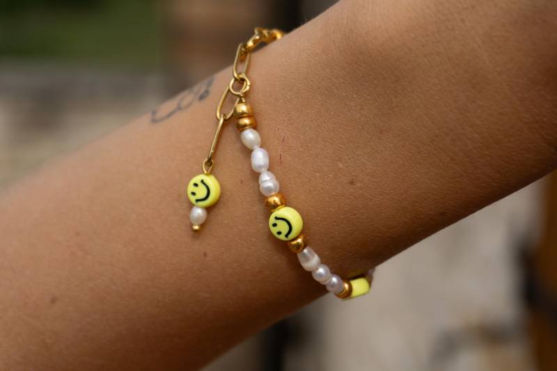 Handmade Bracelet With Smiley Beads & Pearls - Colorful Beaded Jewelry Gift For Her Handmade Bracelet With Smiley Beads & Pearls - Colorful Beaded Jewelry Gift For Her von JuicyJewelsDE