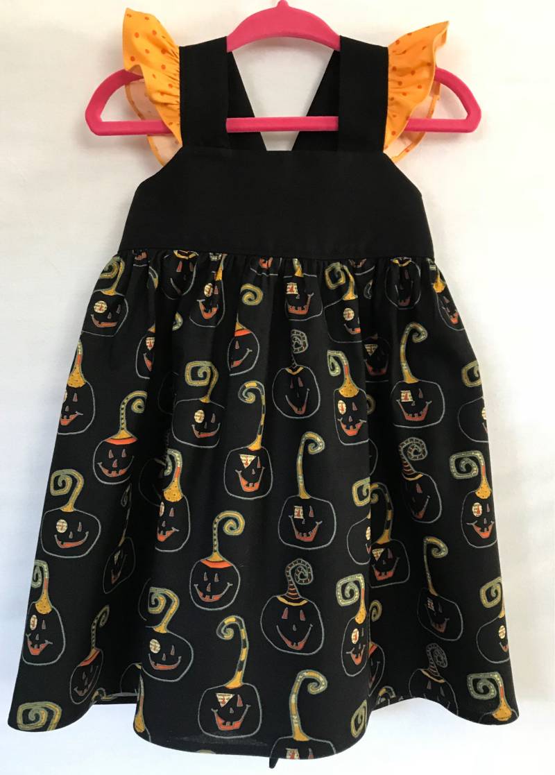 Halloween Baby Kleid, Kürbis Kopf, Mädchenkleid Mit Monogramm, Kinderkleid, Kleid Für Kleine Mädchen, Süßes Oder Saures, Flatterärmelkleid von JujaBeanKidz