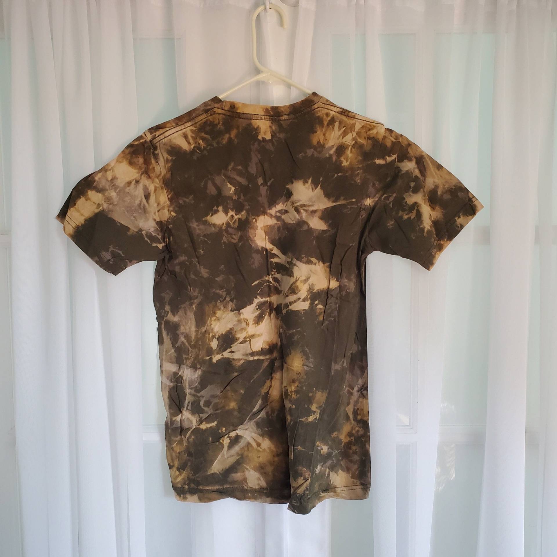 Gebleichtes Tie-Dye Grünes Shirt | Erwachsene Klein Gebleichtes Tie-Dye Grünes Shirt | Erwachsene Klein von JujuBleach