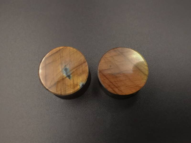 18mm Labradorit Plugs 18mm Labradorit Plugs von JujuStoneworks