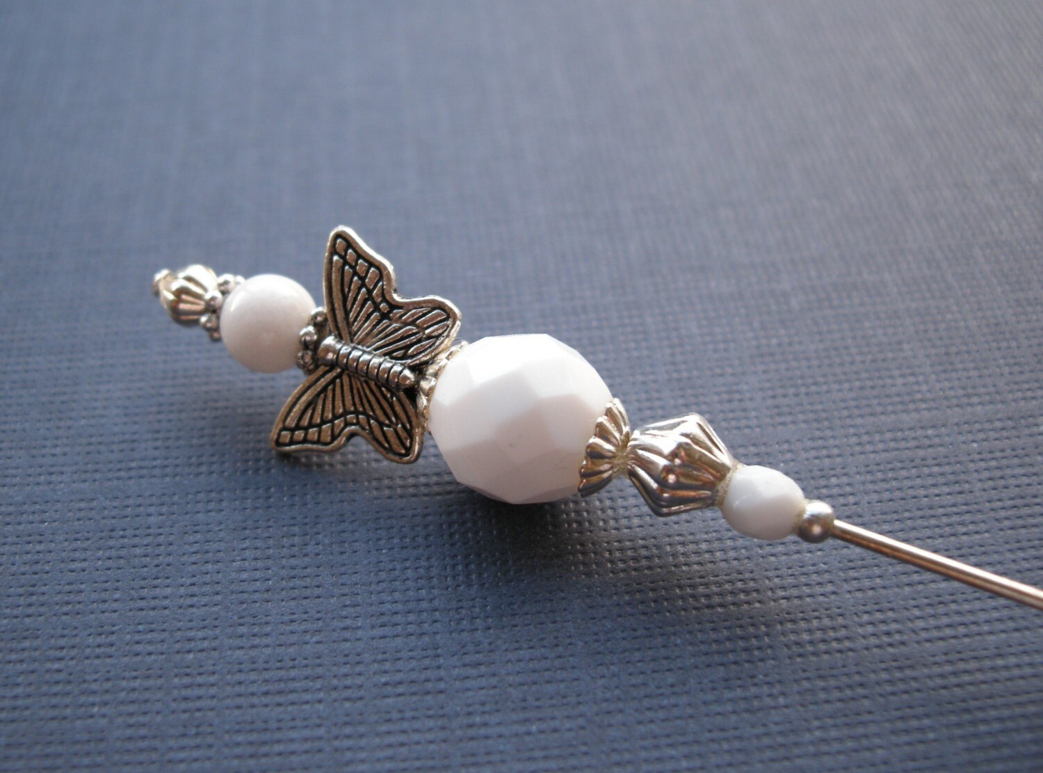 Opak Weiß Schmetterling Perlen Hutnadel-stick-Pin von JujubePins