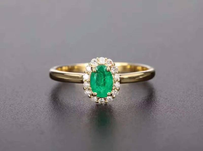 Ovale Smaragd-Diamant-Ring in 18 K Gelb Gold Verlobungsring Hochzeit Geburtstag Jubiläum Valentinstag Ovale Smaragd-Diamant-Ring in 18 K Gelb Gold Verlobungsring Hochzeit Geburtstag Jubiläum Valentinstag von Jujuden